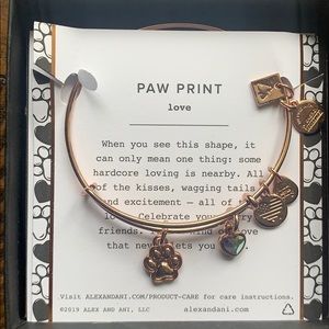 NIB Alex and Ani Paw Print Bracelet